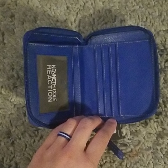 Kenneth Cole Reaction Zip Around Blue Wallet NWT - Picture 2 of 6